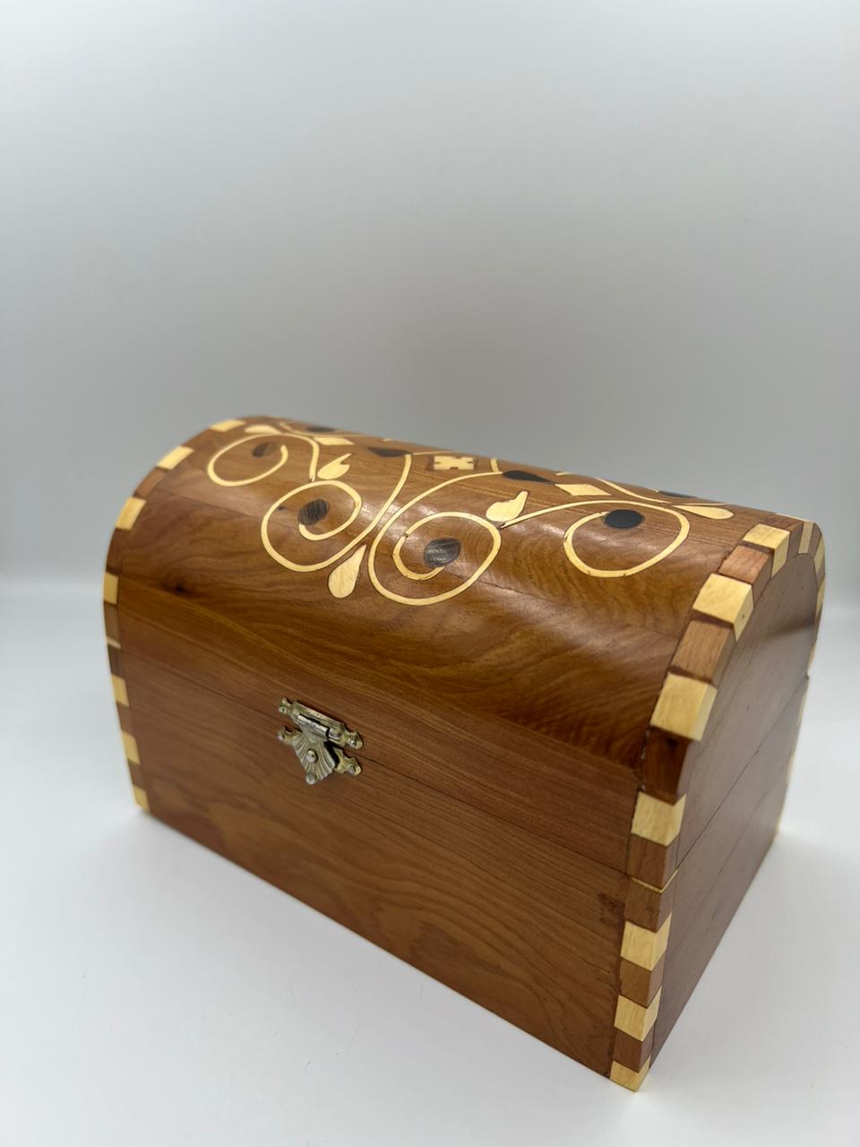 Jewelry box in the shape of a treasure chest