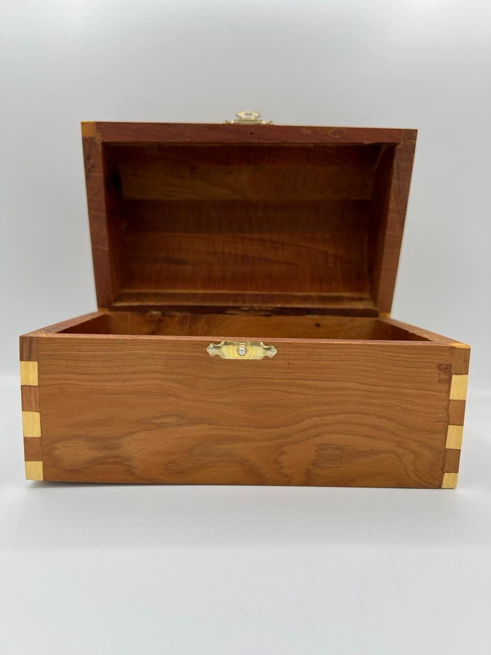 Jewelry box in the shape of a treasure chest