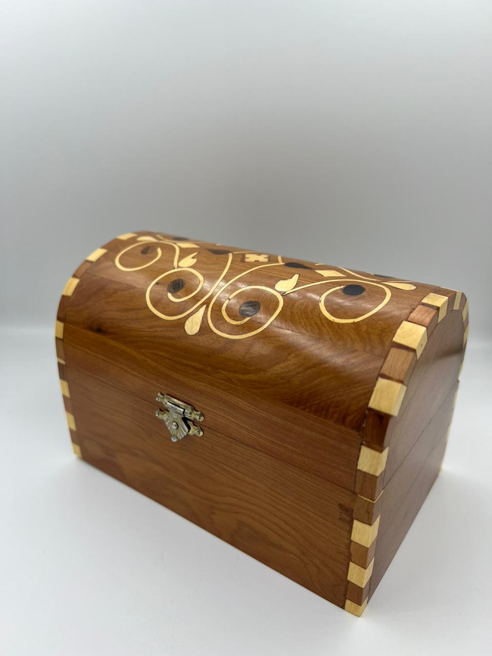 Jewelry box in the shape of a treasure chest