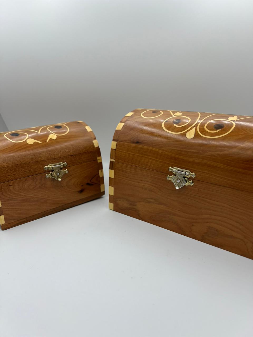 Jewelry box in the shape of a treasure chest