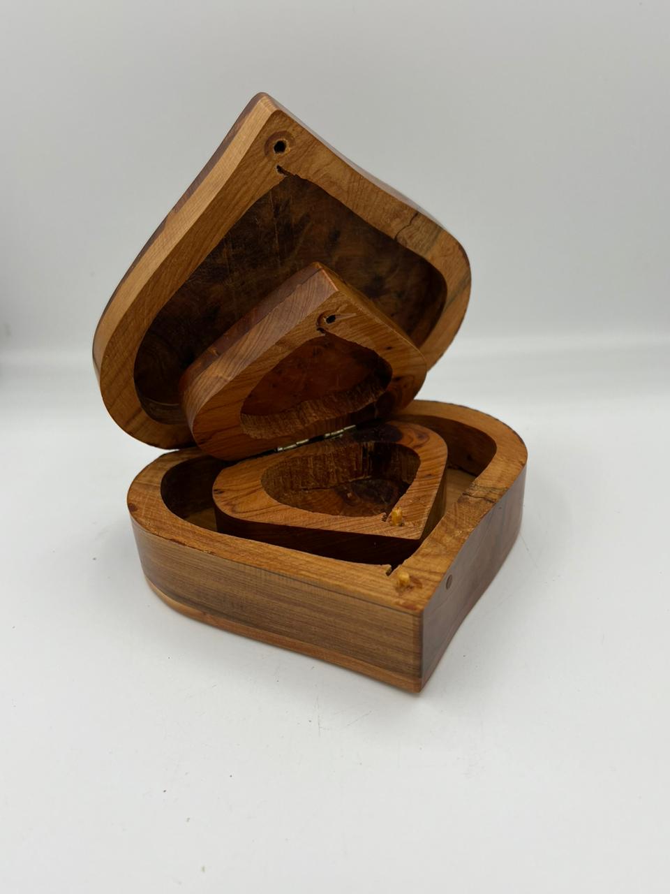 Thuya Wood Heart-Shaped Gift Box: Moroccan Tradition