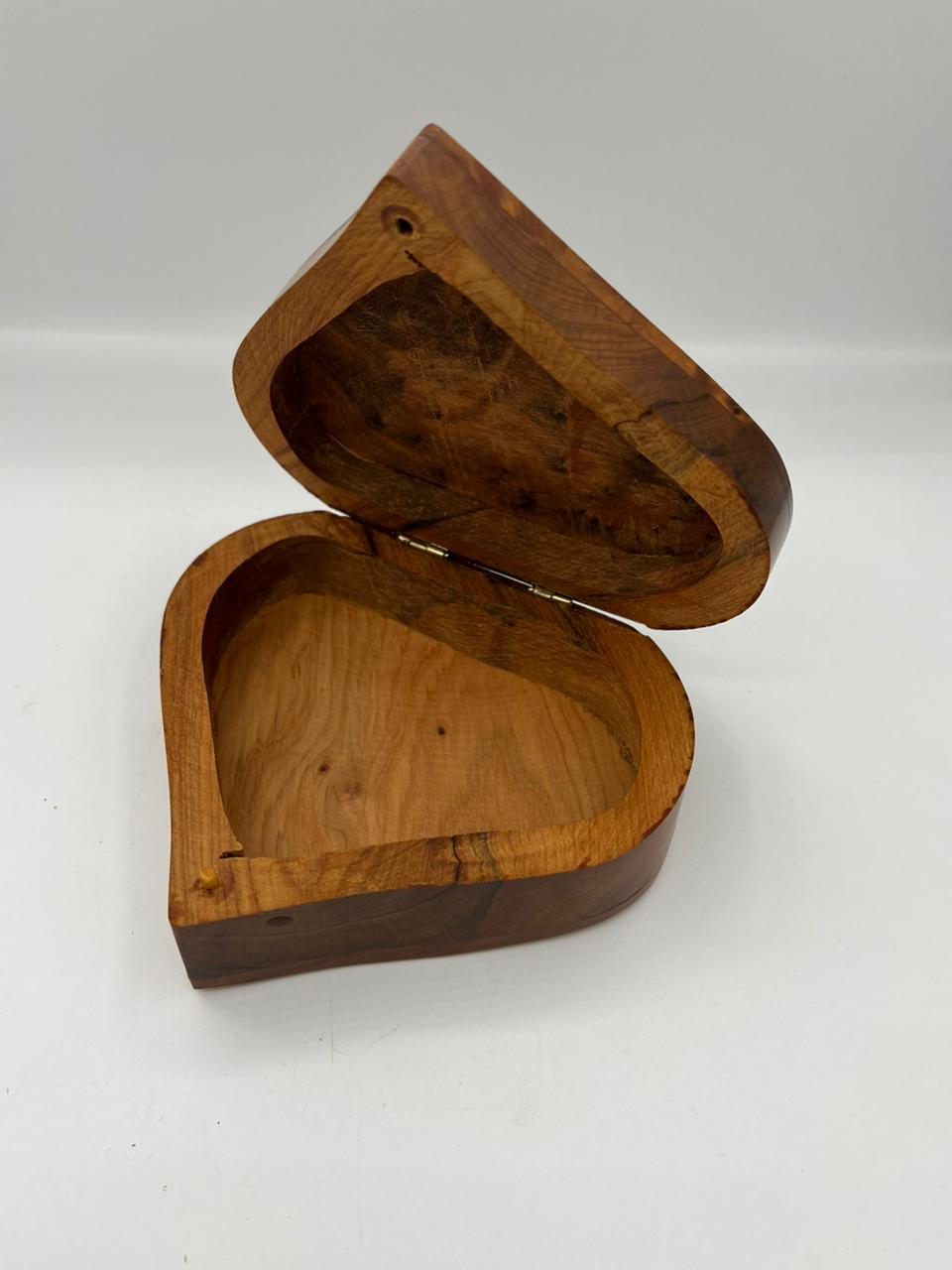 Thuya Wood Heart-Shaped Gift Box: Moroccan Tradition