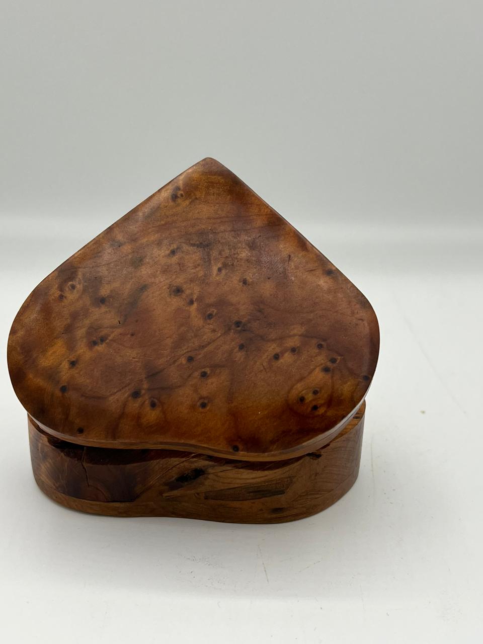 Thuya Wood Heart-Shaped Gift Box: Moroccan Tradition